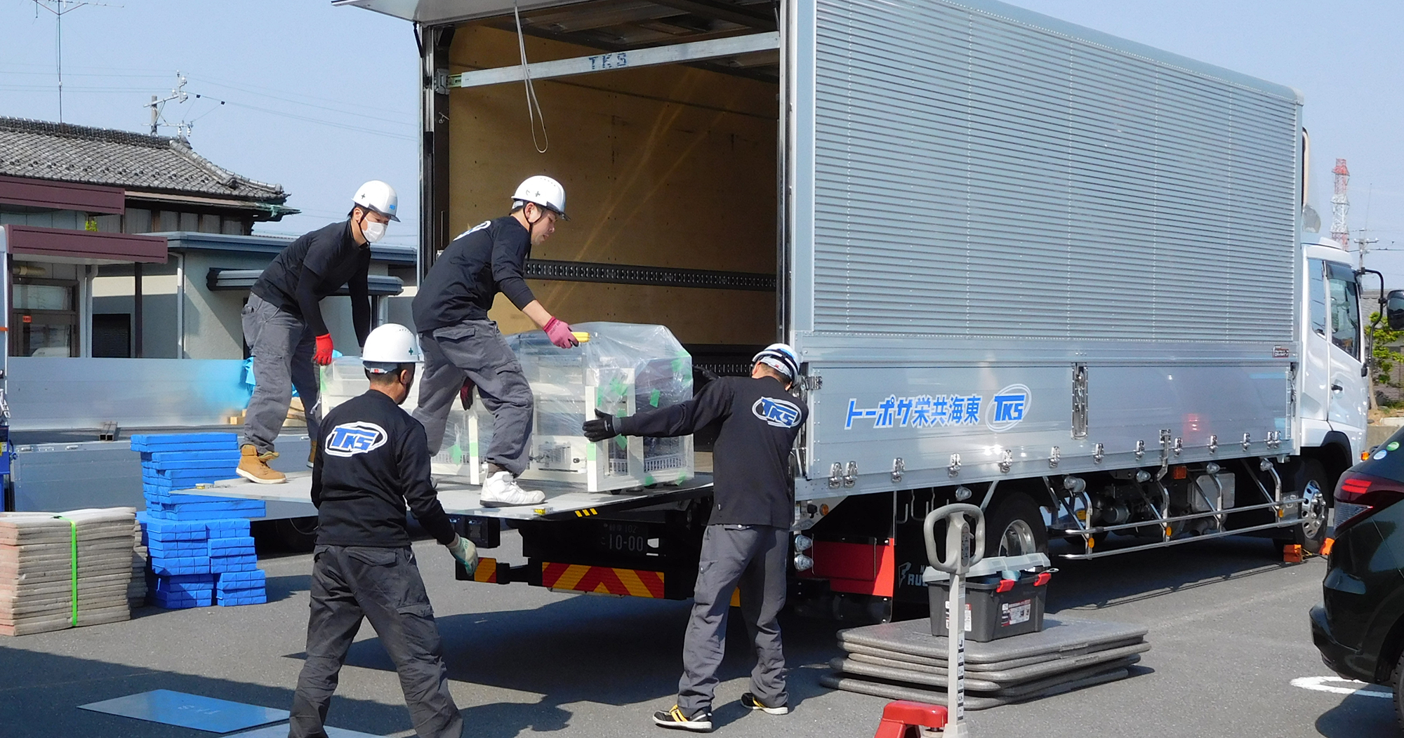 一般物を積載したトラックの写真